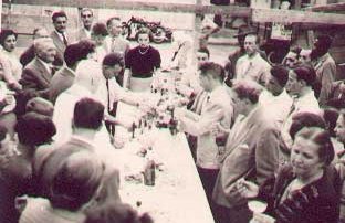 Em 3 de maio de 1952 é lançada a pedra fundamental do moderno edifício que iria abrigar o novo e moderno Empório São Rafael Arquivo : família Barbulho