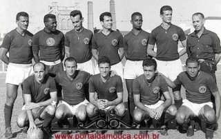 Juventus, 1959 Em pé: Riogo, Mão de Onça, Clóvis, Homero, Lima, Pando e massagista Bianchi. Agachados: Lanzoninho, Zeola, Buzzone, Cássio e Rodrigues