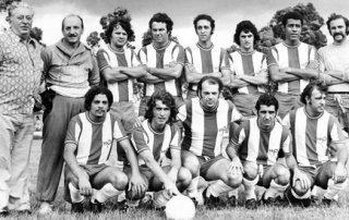 Máquinas Piratininga de 1960 : Em pé, o primeiro é Domingos Agnello, técnico e o sogro de Lélo, o massagista Elias Pássaro, Gaspar, Lélo, Gavião, Djalma, Marron e o goleiro Toninho. Agachados, Quide, Douglas, Osmar, Tatu e ponta não identificado.