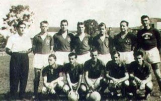 Em pé da esquerda p/ direita Aldo Dir. Esp, Cerveja, Zelão, Nene, Augusto, Nino, Araújo. Agachados: Zezinho, Ósto, Lalico, Zé Coco, Brasinho.